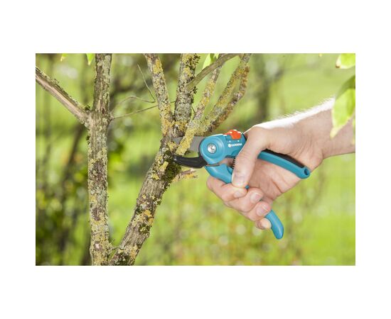 Секатор Gardena Classic A/S с наковальней, 18 мм (08855-20.000.00), изображение 2 Секатор Gardena Classic A/S с наковальней, 18 мм (08855-20.000.00), изображение 2