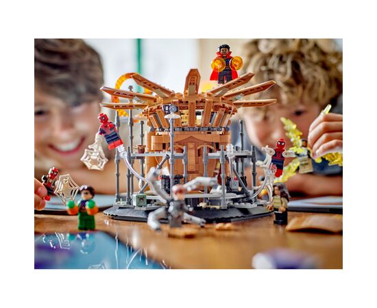 Конструктор LEGO Marvel Решающий бой Человека-Паука 900 деталей (76261), изображение 10 Конструктор LEGO Marvel Решающий бой Человека-Паука 900 деталей (76261), изображение 10