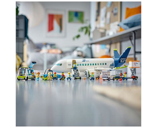 Конструктор LEGO City Пассажирский самолет 913 деталей (60367), изображение 5 Конструктор LEGO City Пассажирский самолет 913 деталей (60367), изображение 5