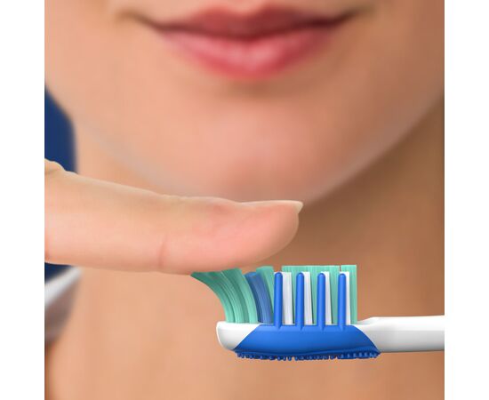 Зубна щітка Oral-B 3D White Fresh Medium 2 шт. (3014260111762), зображення 5 Зубна щітка Oral-B 3D White Fresh Medium 2 шт. (3014260111762), зображення 5