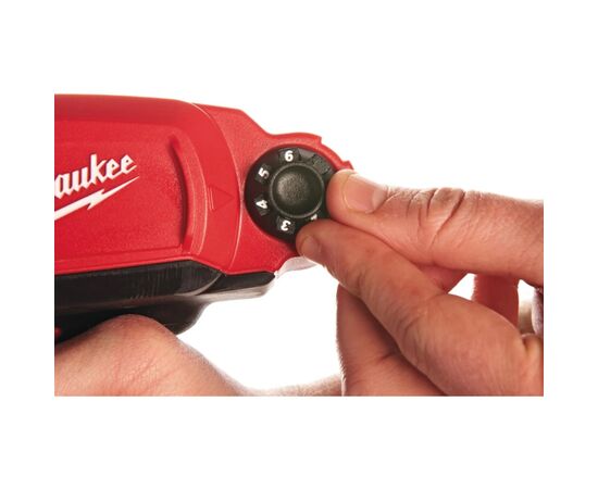 Пистолет для герметика Milwaukee M12 PCG/400A-201B 2Ah (4933441665), изображение 3 Пистолет для герметика Milwaukee M12 PCG/400A-201B 2Ah (4933441665), изображение 3