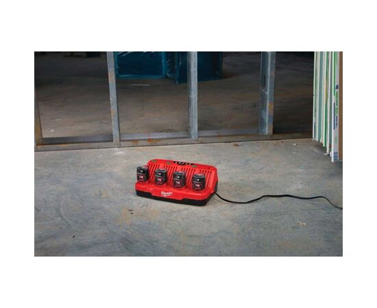Зарядное устройство для аккумуляторов инструмента Milwaukee M12 C4 (4932430554), изображение 5 Зарядное устройство для аккумуляторов инструмента Milwaukee M12 C4 (4932430554), изображение 5