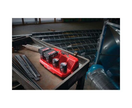 Зарядное устройство для аккумуляторов инструмента Milwaukee M12 C4 (4932430554), изображение 6 Зарядное устройство для аккумуляторов инструмента Milwaukee M12 C4 (4932430554), изображение 6