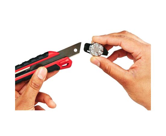 Нож монтажный Milwaukee выдвижной HEAVY DUTY, 25мм (48221962), изображение 4 Нож монтажный Milwaukee выдвижной HEAVY DUTY, 25мм (48221962), изображение 4