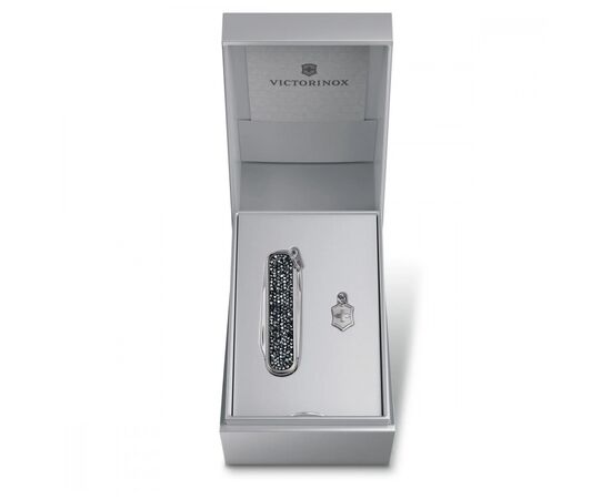 Нож Victorinox Classic SD Brilliant Crystal + брелок-лого (0.6221.35), изображение 7 Нож Victorinox Classic SD Brilliant Crystal + брелок-лого (0.6221.35), изображение 7
