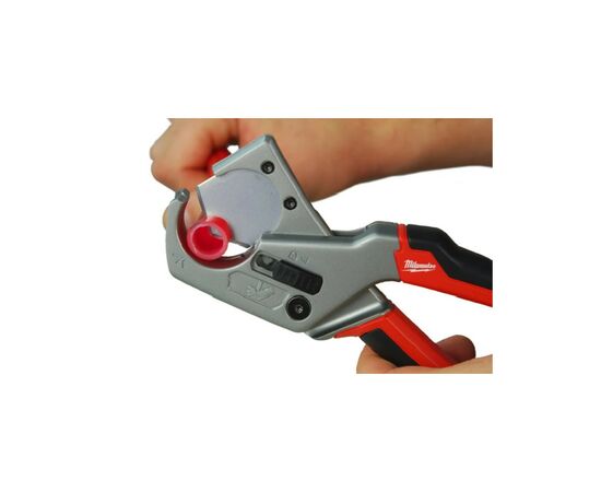 Труборез Milwaukee для пластиковых труб (48224202), изображение 2 Труборез Milwaukee для пластиковых труб (48224202), изображение 2