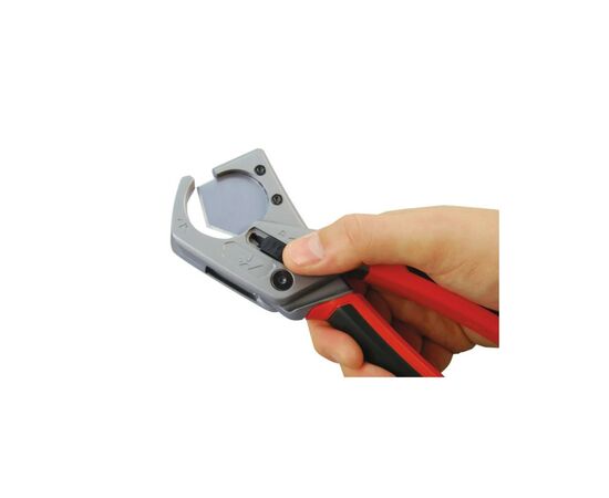 Труборез Milwaukee для пластиковых труб (48224202), изображение 3 Труборез Milwaukee для пластиковых труб (48224202), изображение 3