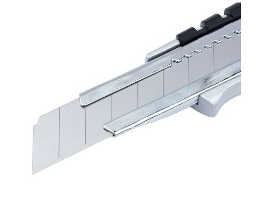 Нож монтажный Sigma корпус метал/резина, лезвие 18мм, автоматический замок (8211041), изображение 4 Нож монтажный Sigma корпус метал/резина, лезвие 18мм, автоматический замок (8211041), изображение 4