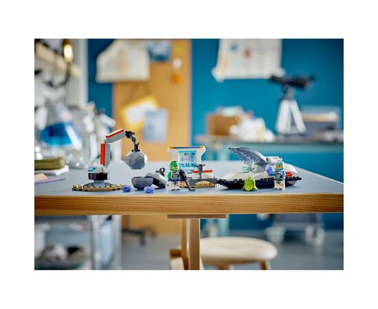 Конструктор LEGO City Космический корабль и исследование астероида 126 деталей (60429), изображение 7