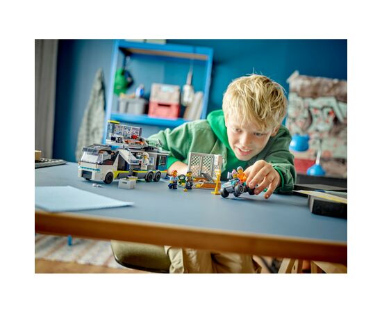 Конструктор LEGO City Передвижная полицейская криминалистическая лаборатория 674 деталей (60418), изображение 9