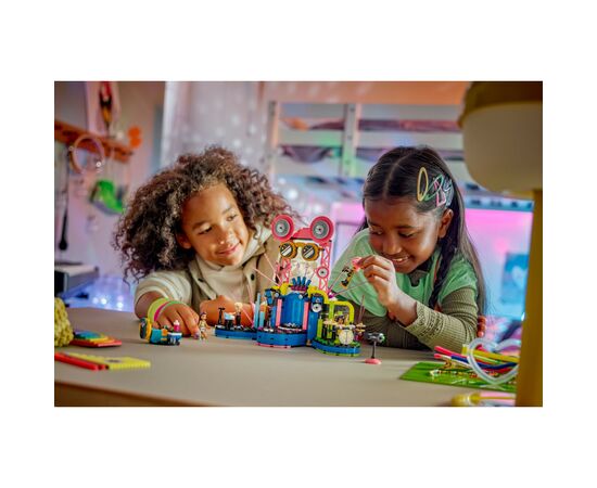 Конструктор LEGO Friends Музыкальное шоу талантов Хартлейк-Сити 669 деталей (42616), изображение 11 Конструктор LEGO Friends Музыкальное шоу талантов Хартлейк-Сити 669 деталей (42616), изображение 11