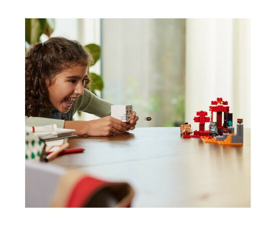 Конструктор LEGO Minecraft Засада у портала в Нижний мир 352 деталей (21255), изображение 10 Конструктор LEGO Minecraft Засада у портала в Нижний мир 352 деталей (21255), изображение 10