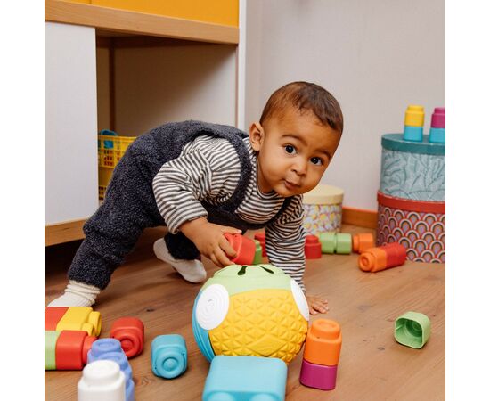 Развивающая игрушка Clementoni Sensory Ball, серия "Soft Clemmy" (17689), изображение 9 Развивающая игрушка Clementoni Sensory Ball, серия "Soft Clemmy" (17689), изображение 9