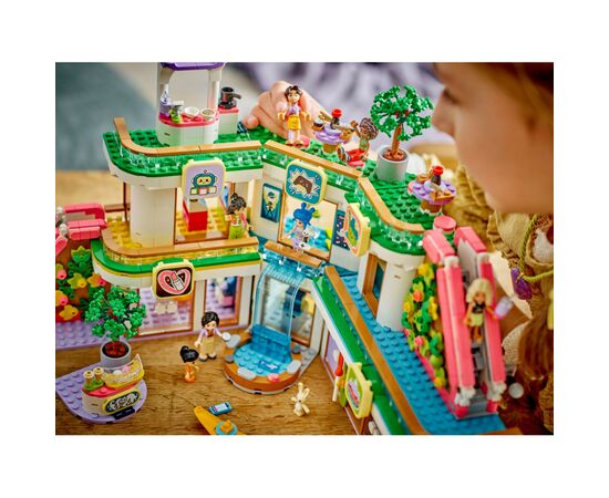 Конструктор LEGO Friends Торговый центр в Хартлейк-Сити 1237 деталей (42604), изображение 12 Конструктор LEGO Friends Торговый центр в Хартлейк-Сити 1237 деталей (42604), изображение 12
