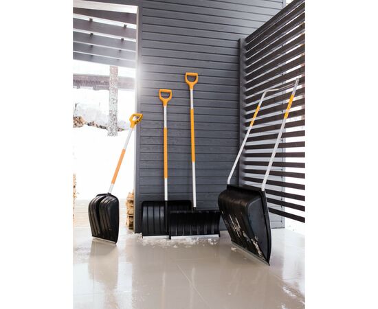 Лопата Fiskars скрепер Snow sledge (1003470), изображение 11 Лопата Fiskars скрепер Snow sledge (1003470), изображение 11