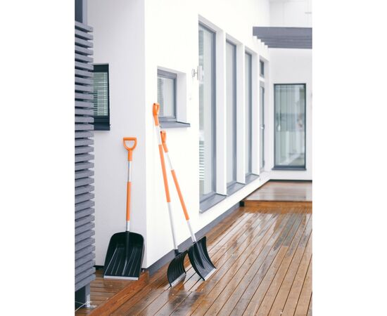 Лопата Fiskars скрепер Snow sledge (1003470), изображение 12 Лопата Fiskars скрепер Snow sledge (1003470), изображение 12