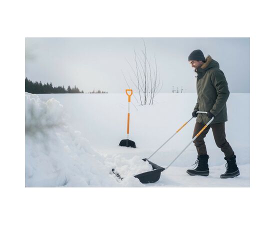 Лопата Fiskars скрепер Snow sledge (1003470), изображение 5 Лопата Fiskars скрепер Snow sledge (1003470), изображение 5