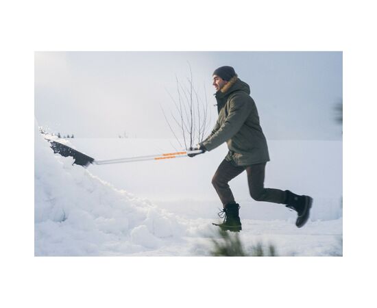 Лопата Fiskars скрепер Snow sledge (1003470), изображение 6 Лопата Fiskars скрепер Snow sledge (1003470), изображение 6