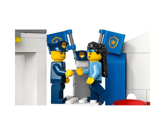 Конструктор LEGO City Поліцейська академія 823 деталей (60372), зображення 9 Конструктор LEGO City Поліцейська академія 823 деталей (60372), зображення 9