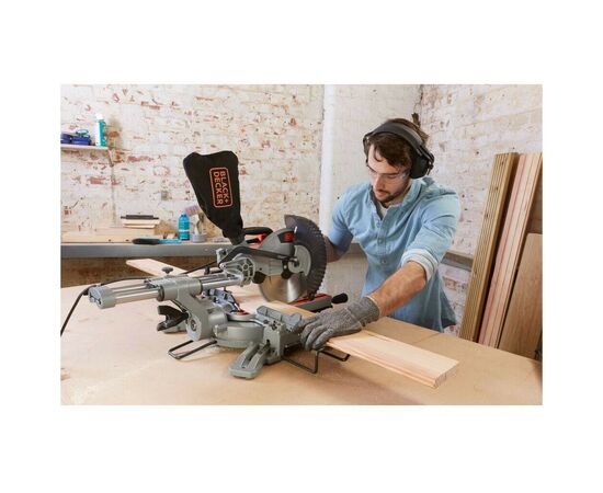 Торцовочная пила Black&Decker 2100 Вт, диск 254х30 мм, 5000 об/мин, XPS, вес 18.5 кг (BES710), изображение 2 Торцовочная пила Black&Decker 2100 Вт, диск 254х30 мм, 5000 об/мин, XPS, вес 18.5 кг (BES710), изображение 2