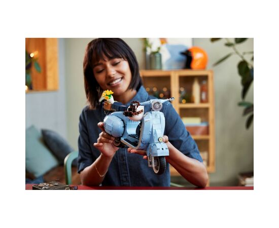 Конструктор LEGO Creator Expert Vespa 1106 деталей (10298), зображення 4 Конструктор LEGO Creator Expert Vespa 1106 деталей (10298), зображення 4