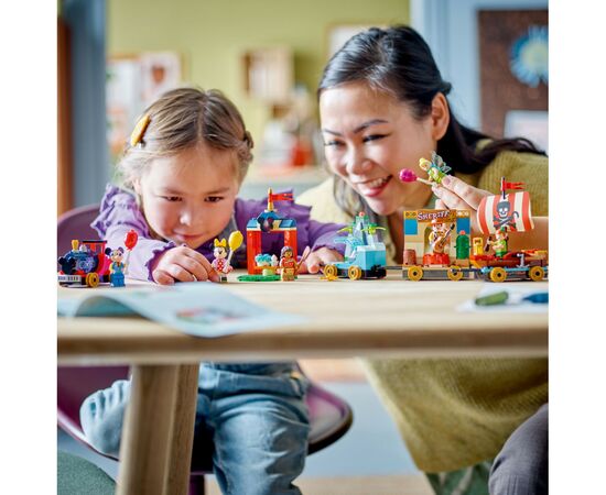 Конструктор LEGO Disney Classic Праздничный Диснеевский поезд 191 деталь (43212), изображение 11