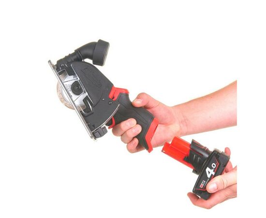 Дисковая пила Milwaukee M12 FCOT-422X FUEL 4Ah, 2Ah (4933464619), изображение 6 Дисковая пила Milwaukee M12 FCOT-422X FUEL 4Ah, 2Ah (4933464619), изображение 6