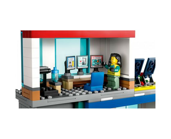 Конструктор LEGO City Центр управления спасательным транспортом 706 деталей (60371), изображение 10 Конструктор LEGO City Центр управления спасательным транспортом 706 деталей (60371), изображение 10