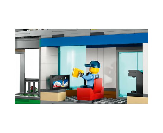 Конструктор LEGO City Центр управления спасательным транспортом 706 деталей (60371), изображение 11 Конструктор LEGO City Центр управления спасательным транспортом 706 деталей (60371), изображение 11