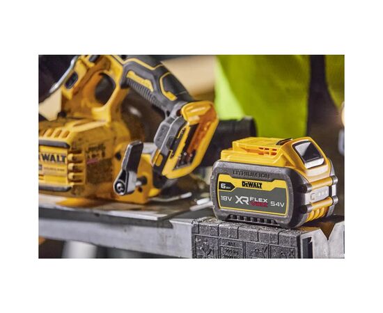 Дисковая пила DeWALT 18V XR Li-lon FLEXVOLT ADVANTAGE, диск 190х30 мм, TSTAK (без АКБ и ЗУ) (DCS573NT), изображение 10 Дисковая пила DeWALT 18V XR Li-lon FLEXVOLT ADVANTAGE, диск 190х30 мм, TSTAK (без АКБ и ЗУ) (DCS573NT), изображение 10