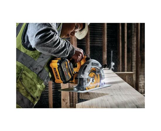 Дисковая пила DeWALT 18V XR Li-lon FLEXVOLT ADVANTAGE, диск 190х30 мм, TSTAK (без АКБ и ЗУ) (DCS573NT), изображение 6 Дисковая пила DeWALT 18V XR Li-lon FLEXVOLT ADVANTAGE, диск 190х30 мм, TSTAK (без АКБ и ЗУ) (DCS573NT), изображение 6