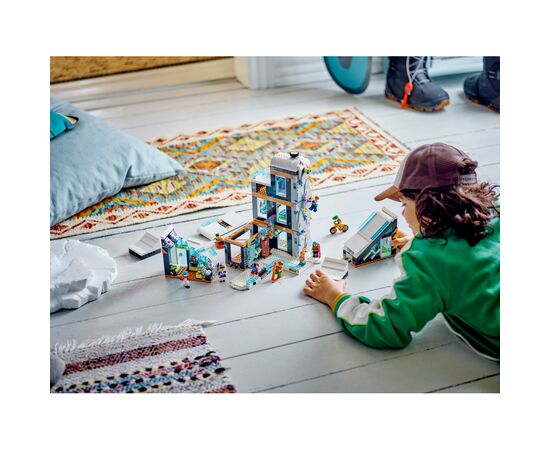 Конструктор LEGO City Горнолыжный и скалолазный центр 1045 деталей (60366), изображение 12 Конструктор LEGO City Горнолыжный и скалолазный центр 1045 деталей (60366), изображение 12