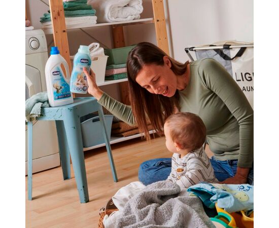 Гель для стирки Chicco Sensitive для детских вещей 1.5 л (8058664122325), изображение 2 Гель для стирки Chicco Sensitive для детских вещей 1.5 л (8058664122325), изображение 2