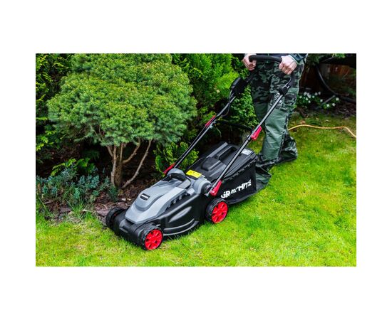 Газонокосилка Graphite 2000Вт, 43см, 45л, 20-70мм, 14кг (59G475), изображение 2 Газонокосилка Graphite 2000Вт, 43см, 45л, 20-70мм, 14кг (59G475), изображение 2