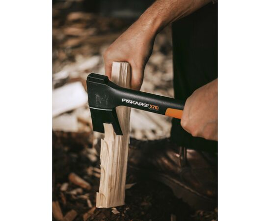 Топор Fiskars X7 35.4см, 640г (1015618), изображение 7 Топор Fiskars X7 35.4см, 640г (1015618), изображение 7