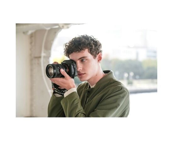 Объектив Sony 20-70mm f/4.0 G for NEX FF (SEL2070G.SYX), изображение 12 Объектив Sony 20-70mm f/4.0 G for NEX FF (SEL2070G.SYX), изображение 12