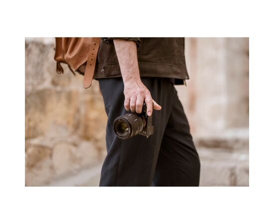 Цифровий фотоапарат Sony Alpha 7CR body black (ILCE7CRB.CEC), зображення 9 Цифровий фотоапарат Sony Alpha 7CR body black (ILCE7CRB.CEC), зображення 9