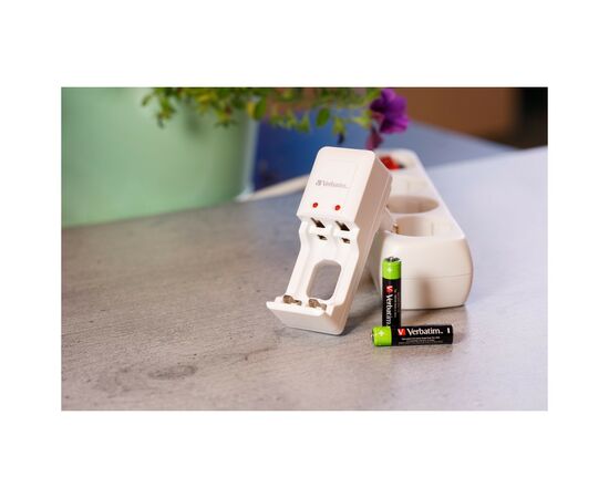 Зарядний пристрій для акумуляторів Verbatim Compact Charger + 2*AAA 1000mAh (49944), зображення 3 Зарядний пристрій для акумуляторів Verbatim Compact Charger + 2*AAA 1000mAh (49944), зображення 3