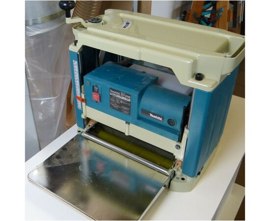 Электрорубанок Makita 2012NB рейсмус, 1650Вт (2012NB), изображение 4 Электрорубанок Makita 2012NB рейсмус, 1650Вт (2012NB), изображение 4
