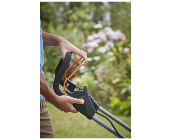 Газонокосилка Black&Decker аккумуляторная 36 В, 2.5 Ач, 32 см, 1 АКБ и ЗУ (BCMW3336L1), изображение 11 Газонокосилка Black&Decker аккумуляторная 36 В, 2.5 Ач, 32 см, 1 АКБ и ЗУ (BCMW3336L1), изображение 11