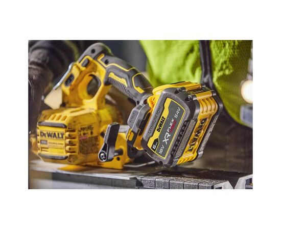 Дисковая пила DeWALT 18V XR Li-lon FLEXVOLT ADVANTAGE, 6Ah, диск 190х30 мм (DCS573T1), изображение 8 Дисковая пила DeWALT 18V XR Li-lon FLEXVOLT ADVANTAGE, 6Ah, диск 190х30 мм (DCS573T1), изображение 8