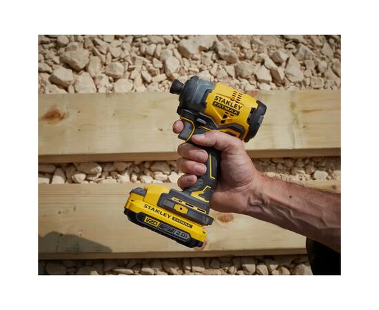 Гайковерт Stanley FatMax, 18V, 2x2Ah, 190Нм, 2900об/мин, 3800уд/мин (SFMCF820D2K), изображение 4 Гайковерт Stanley FatMax, 18V, 2x2Ah, 190Нм, 2900об/мин, 3800уд/мин (SFMCF820D2K), изображение 4