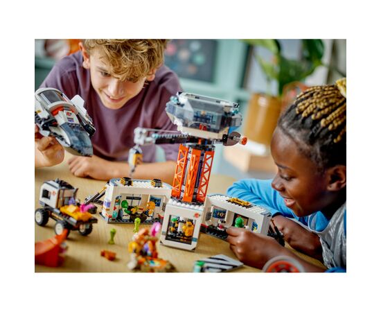 Конструктор LEGO City Космическая база и стартовая площадка для ракеты 1422 деталей (60434), изображение 10 Конструктор LEGO City Космическая база и стартовая площадка для ракеты 1422 деталей (60434), изображение 10