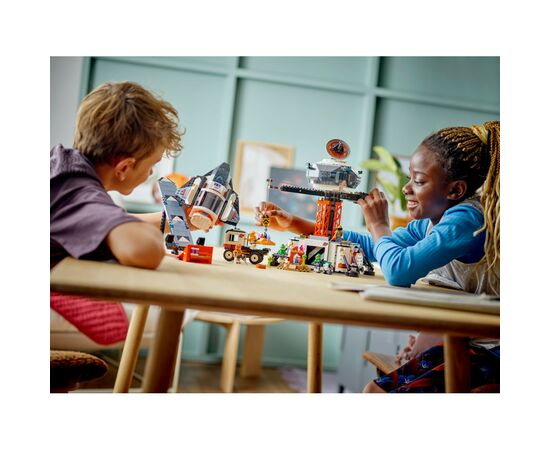 Конструктор LEGO City Космическая база и стартовая площадка для ракеты 1422 деталей (60434), изображение 9 Конструктор LEGO City Космическая база и стартовая площадка для ракеты 1422 деталей (60434), изображение 9