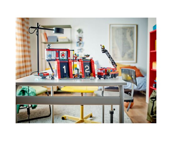 Конструктор LEGO City Пожарное депо с пожарной машиной 843 деталей (60414), изображение 10 Конструктор LEGO City Пожарное депо с пожарной машиной 843 деталей (60414), изображение 10