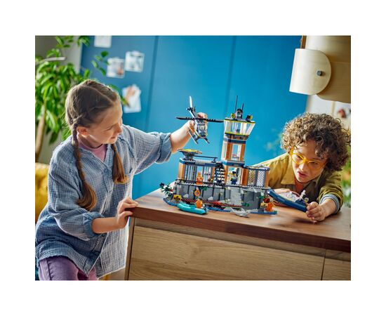 Конструктор LEGO City Полицейский остров-тюрьма 980 деталей (60419), изображение 10 Конструктор LEGO City Полицейский остров-тюрьма 980 деталей (60419), изображение 10