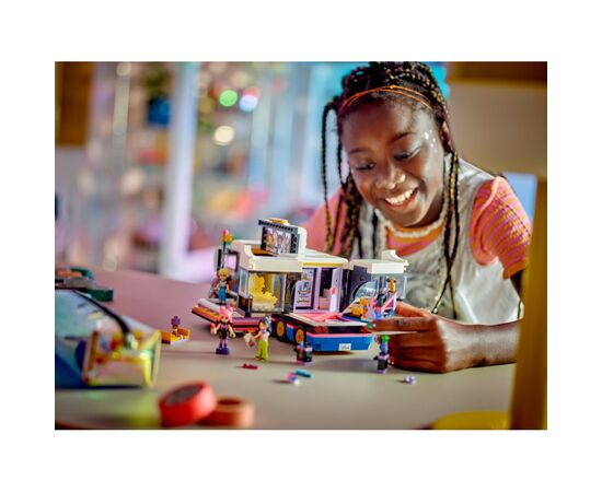 Конструктор LEGO Friends Автобус для музыкального тура поп-звезды 845 деталей (42619), изображение 10 Конструктор LEGO Friends Автобус для музыкального тура поп-звезды 845 деталей (42619), изображение 10