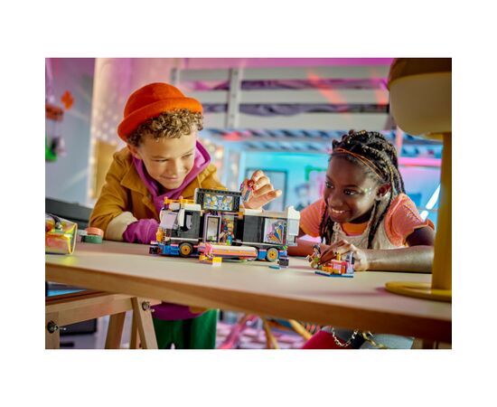 Конструктор LEGO Friends Автобус для музыкального тура поп-звезды 845 деталей (42619), изображение 11 Конструктор LEGO Friends Автобус для музыкального тура поп-звезды 845 деталей (42619), изображение 11
