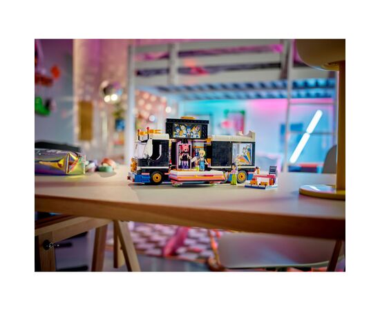 Конструктор LEGO Friends Автобус для музыкального тура поп-звезды 845 деталей (42619), изображение 9 Конструктор LEGO Friends Автобус для музыкального тура поп-звезды 845 деталей (42619), изображение 9