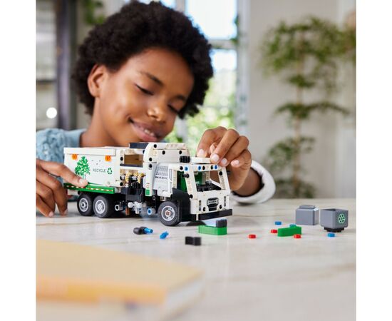 Конструктор LEGO Technic Мусоровоз Mack LR Electric 503 деталей (42167), изображение 9 Конструктор LEGO Technic Мусоровоз Mack LR Electric 503 деталей (42167), изображение 9